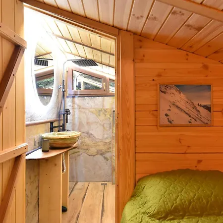 Life House-semkovo Lodge *